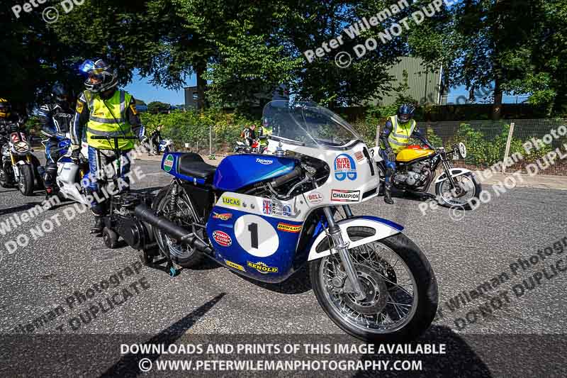 Vintage motorcycle club;eventdigitalimages;mallory park;mallory park trackday photographs;no limits trackdays;peter wileman photography;trackday digital images;trackday photos;vmcc festival 1000 bikes photographs